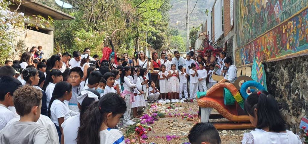 ceremonia ninos fiesta quetzalcoatl.